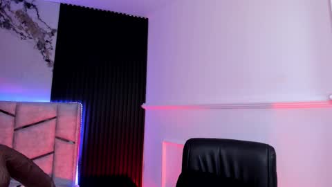 Snapshot of daniphoenixx chatting on October 2025 07:32:01 PM Dani Phonenix online show from October 2025 07:32:01 PM