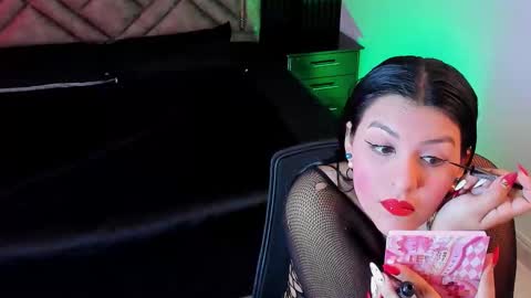 Dani whatson online show from November 2025 07:48:02 PM