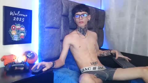 Snapshot of dann_brown chatting on January 2025 07:45:02 PM Dann Brown online show from January 2025 07:45:02 PM