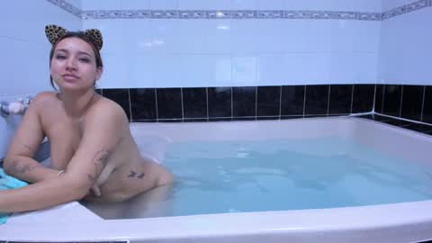 Snapshot of danna_reyess chatting on February 2025 06:17:01 PM Danna online show from February 2025 06:17:01 PM