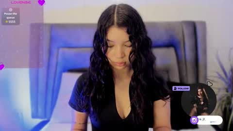 Danna online show from November 2025 07:03:02 PM