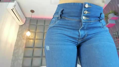 Danna online show from April 2026 11:48:01 AM