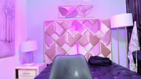 danniakross online show from September 2025 04:46:02 AM