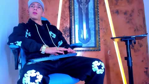 dante_brown1 online show from December 2025 11:15:02 AM