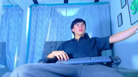 Snapshot of dante_kent chatting on May 2026 01:27:01 PM DANTE KENT online show from May 2026 01:27:01 PM