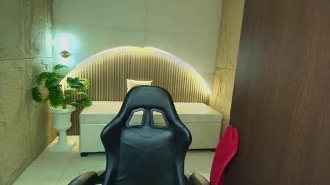 Dany online show from November 2025 01:24:02 PM