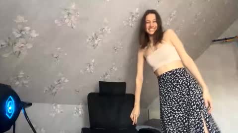 Mila online show from October 2025 11:47:02 AM