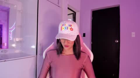 Snapshot of daphne_courtis chatting on November 2025 03:05:02 AM Daphne online show from November 2025 03:05:02 AM