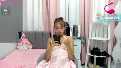 Snapshot of daphne_finley chatting on July 2026 06:47:02 AM Daphne online show from July 2026 06:47:02 AM