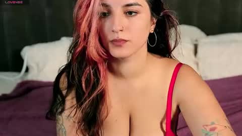 Snapshot of daphne_moss chatting on July 2026 12:51:02 PM Agatha online show from July 2026 12:51:02 PM