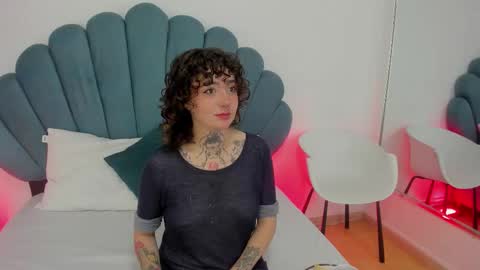 DaphneBlunt online show from October 2025 01:39:01 PM