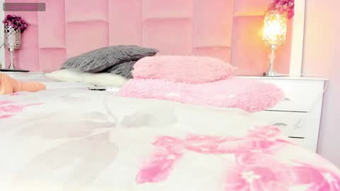 Daphne online show from February 2025 01:00:01 AM