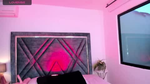 Snapshot of dapnne_ chatting on February 2025 11:32:02 AM Daphne online show from February 2025 11:32:02 AM