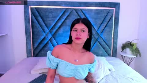 Snapshot of dapnne_ chatting on February 2025 12:02:02 PM Daphne online show from February 2025 12:02:02 PM
