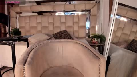 Snapshot of dapnne_ chatting on October 2025 01:52:01 PM Daphne online show from October 2025 01:52:01 PM