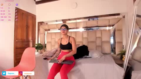 Snapshot of dapnne_ chatting on October 2025 12:50:02 PM Daphne online show from October 2025 12:50:02 PM