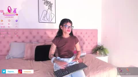 Snapshot of dapnne_ chatting on November 2025 01:00:01 PM Daphne online show from November 2025 01:00:01 PM