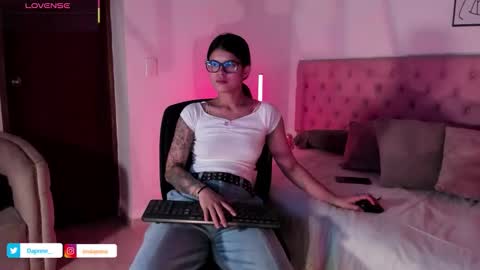 Snapshot of dapnne_ chatting on November 2025 11:58:01 AM Daphne online show from November 2025 11:58:01 AM