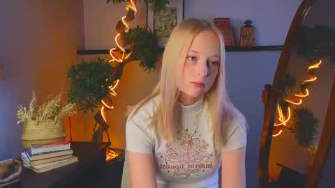 Snapshot of darceyheyd chatting on October 2025 04:13:01 AM Kami online show from October 2025 04:13:01 AM