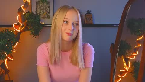 Snapshot of darceyheyd chatting on October 2025 03:40:02 AM Kami online show from October 2025 03:40:02 AM