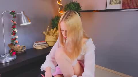 Snapshot of darceyheyd chatting on November 2025 03:15:01 AM Kami online show from November 2025 03:15:01 AM