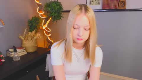 Snapshot of darceyheyd chatting on November 2025 03:23:02 AM Kami online show from November 2025 03:23:02 AM