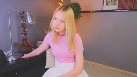 Snapshot of darceyheyd chatting on November 2025 03:28:01 AM Kami online show from November 2025 03:28:01 AM