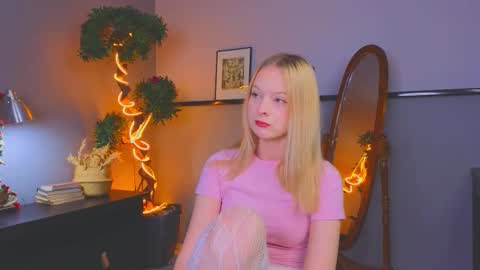 Snapshot of darceyheyd chatting on December 2025 04:17:01 AM Kami online show from December 2025 04:17:01 AM