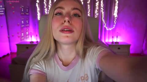 Snapshot of dariadelly chatting on April 2026 01:11:01 PM dariadelly online show from April 2026 01:11:01 PM