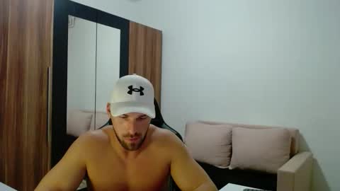 darius_94 online show from November 2025 04:40:01 PM