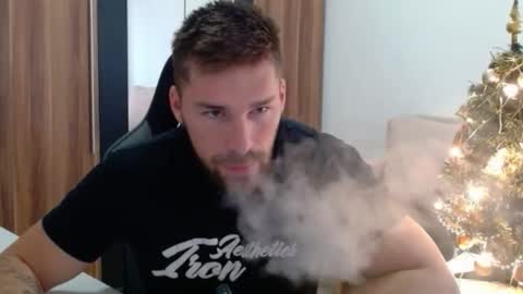 darius_94 online show from December 2025 11:18:01 AM