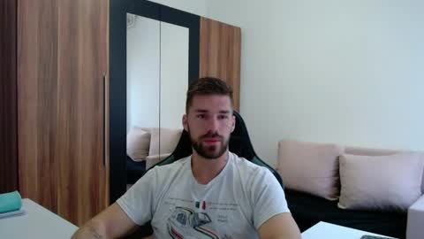darius_94 online show from May 2026 04:21:02 AM