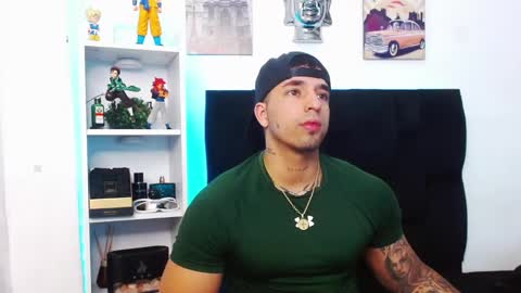 Snapshot of darius_phoenix chatting on December 2024 03:54:02 PM Darius Phoenix online show from December 2024 03:54:02 PM