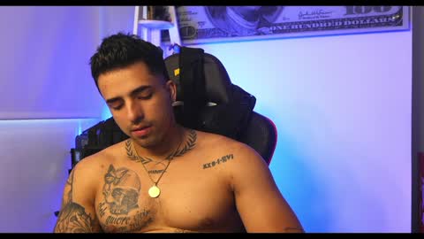 Snapshot of darius_phoenix chatting on February 2025 09:29:01 PM Darius Phoenix online show from February 2025 09:29:01 PM