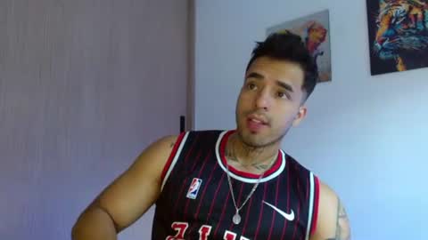 Snapshot of darius_phoenix chatting on June 2026 05:12:02 PM Darius Phoenix online show from June 2026 05:12:02 PM