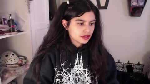 Snapshot of dark_angel_66 chatting on December 2024 07:00:02 PM Moony online show from December 2024 07:00:02 PM