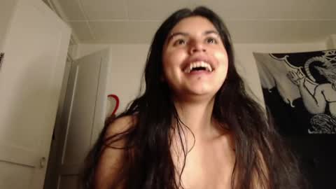 Snapshot of dark_angel_66 chatting on March 2025 05:33:01 AM Moony online show from March 2025 05:33:01 AM