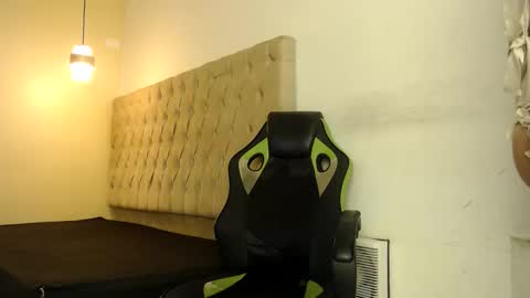 darkknightx01 online show from October 2025 01:17:01 AM