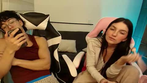 Snapshot of darkpleasuress chatting on November 2025 06:47:01 AM darkpleasuress online show from November 2025 06:47:01 AM