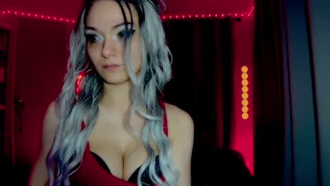 roseredgoddess online show from April 2026 03:15:01 AM