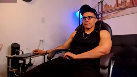 Snapshot of dash_bukoski chatting on December 2025 12:12:02 PM Dash online show from December 2025 12:12:02 PM