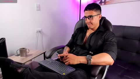 Snapshot of dash_bukoski chatting on December 2025 02:24:02 PM Dash online show from December 2025 02:24:02 PM