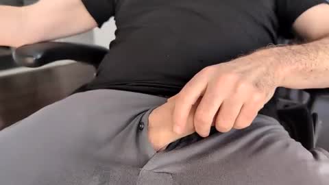 Snapshot of databass chatting on December 2024 04:49:01 PM databass online show from December 2024 04:49:01 PM