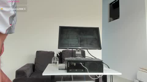 Snapshot of dave_hs chatting on January 2025 08:28:01 PM dave_hs online show from January 2025 08:28:01 PM