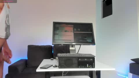 Snapshot of dave_hs chatting on February 2025 09:15:01 PM dave_hs online show from February 2025 09:15:01 PM