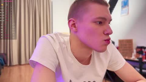 Snapshot of davey_ebash chatting on January 2025 07:49:01 PM Davey online show from January 2025 07:49:01 PM