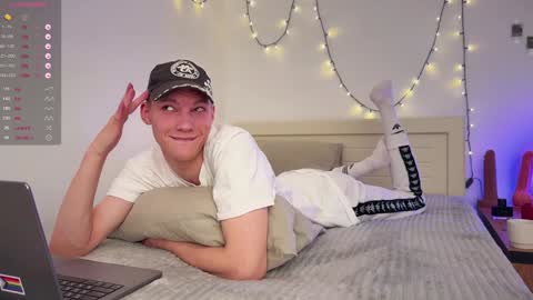 Snapshot of davey_ebash chatting on January 2025 06:28:02 PM Davey online show from January 2025 06:28:02 PM