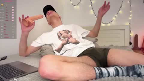 Snapshot of davey_ebash chatting on February 2025 06:24:01 PM Davey online show from February 2025 06:24:01 PM