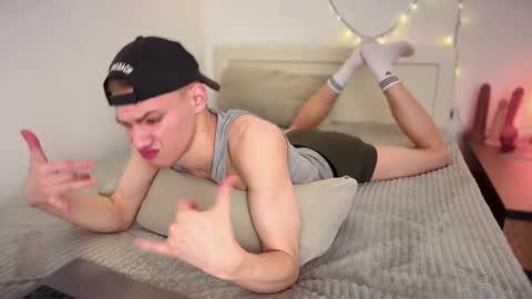 Snapshot of davey_ebash chatting on March 2025 08:11:02 PM Davey online show from March 2025 08:11:02 PM