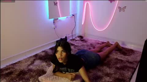 Snapshot of daviana_hill_ chatting on May 2026 01:33:02 AM Davi online show from May 2026 01:33:02 AM